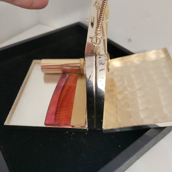 Vintage 50's Ladies Gold Tone Compact and cigarette purse - Picture 5 of 8